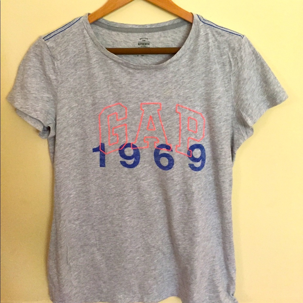 GAP tshirt